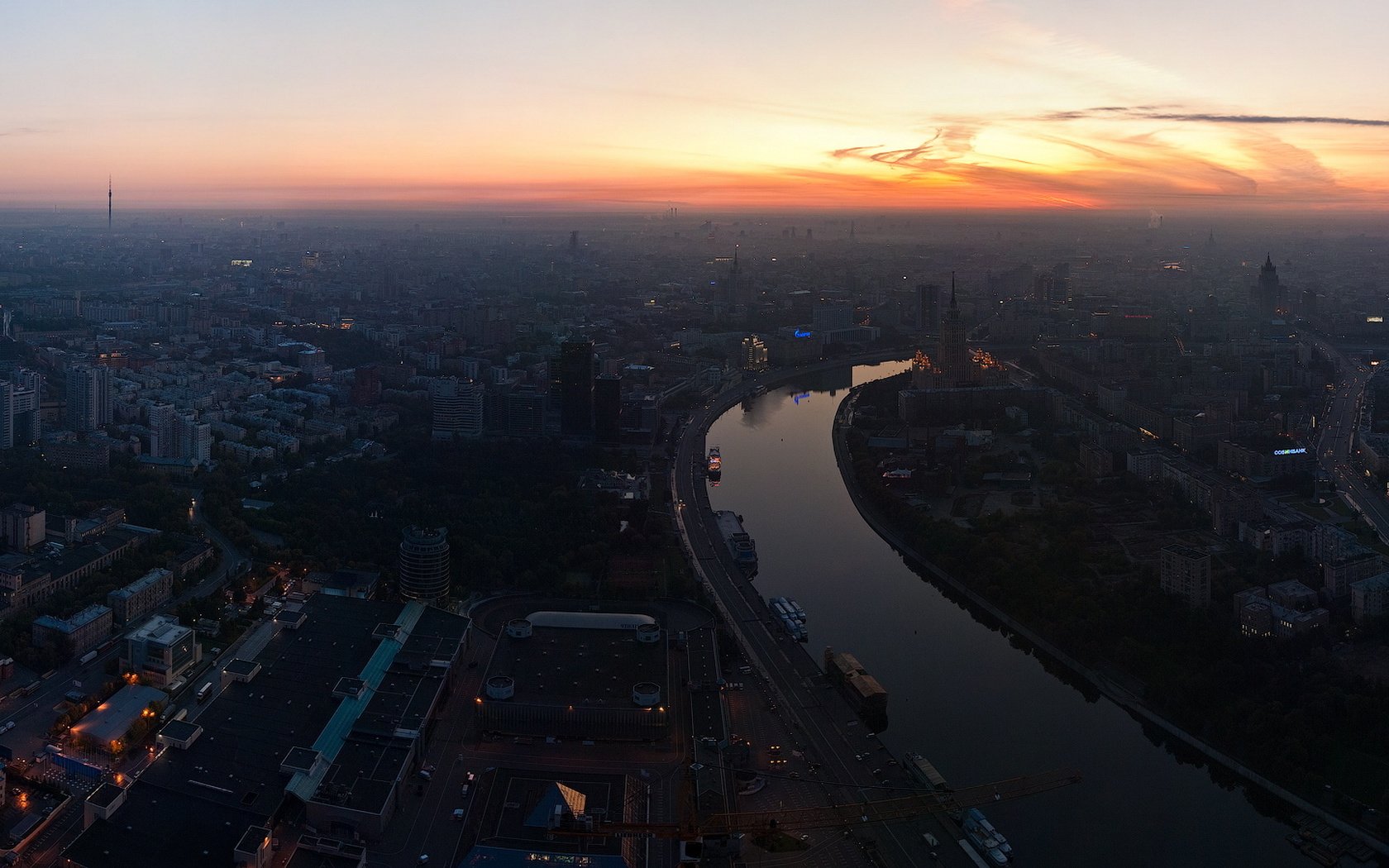 Обои небо, река, утро, москва, панорама, дома, the sky, river, morning, moscow, panorama, home разрешение 2917x1050 Загрузить