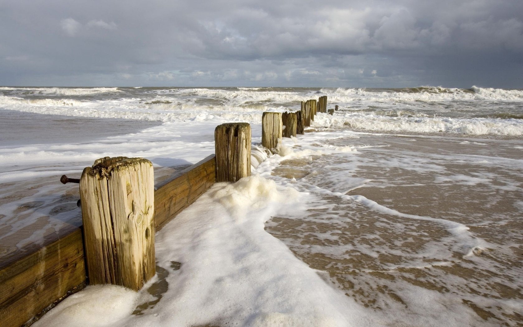 Обои волны, море, забор, пена, wave, sea, the fence, foam разрешение 1920x1200 Загрузить