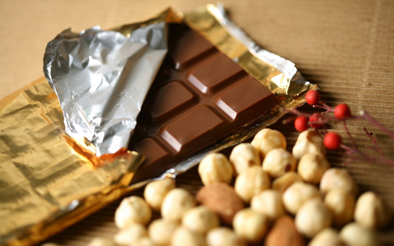 Обои орехи, шоколад, фундук, nuts, chocolate, hazelnuts разрешение 1920x1200 Загрузить