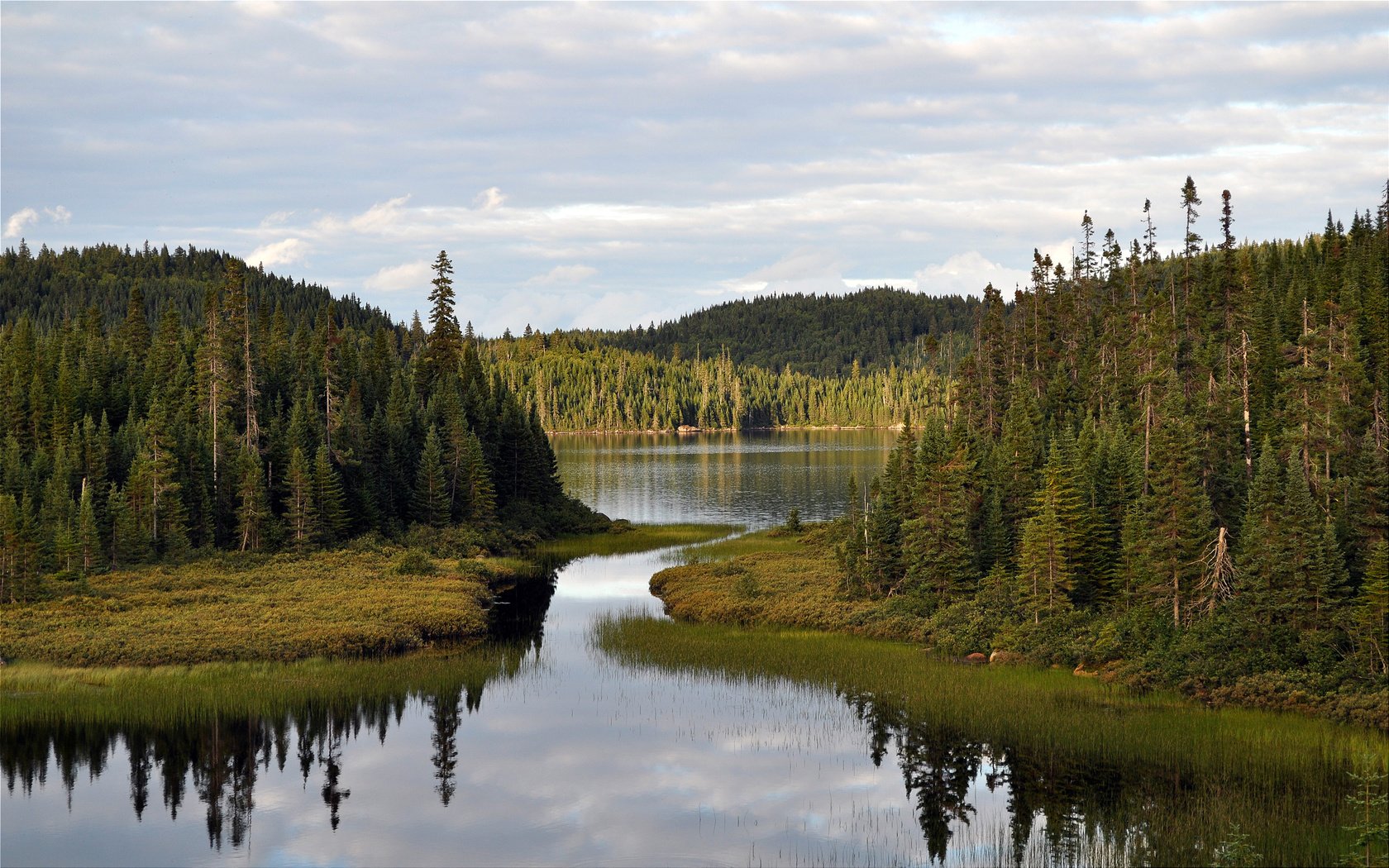 Обои озеро, канада, laurentide door, lake, canada разрешение 2560x1600 Загрузить