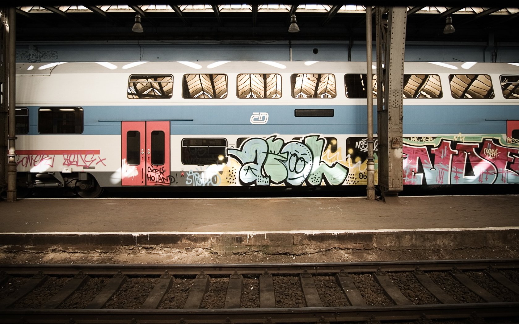 Обои железная дорога, граффити, электричка, вагон, railroad, graffiti, train, the car разрешение 2560x1600 Загрузить