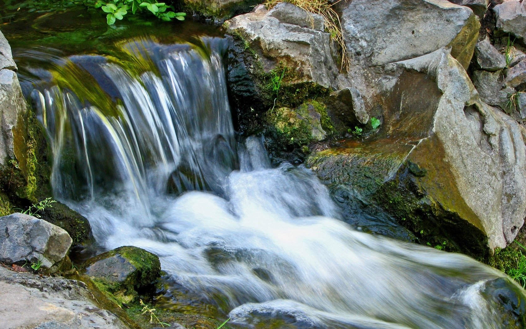 Обои камни, ручей, водопад, поток, мох, течение, stones, stream, waterfall, moss, for разрешение 1920x1200 Загрузить