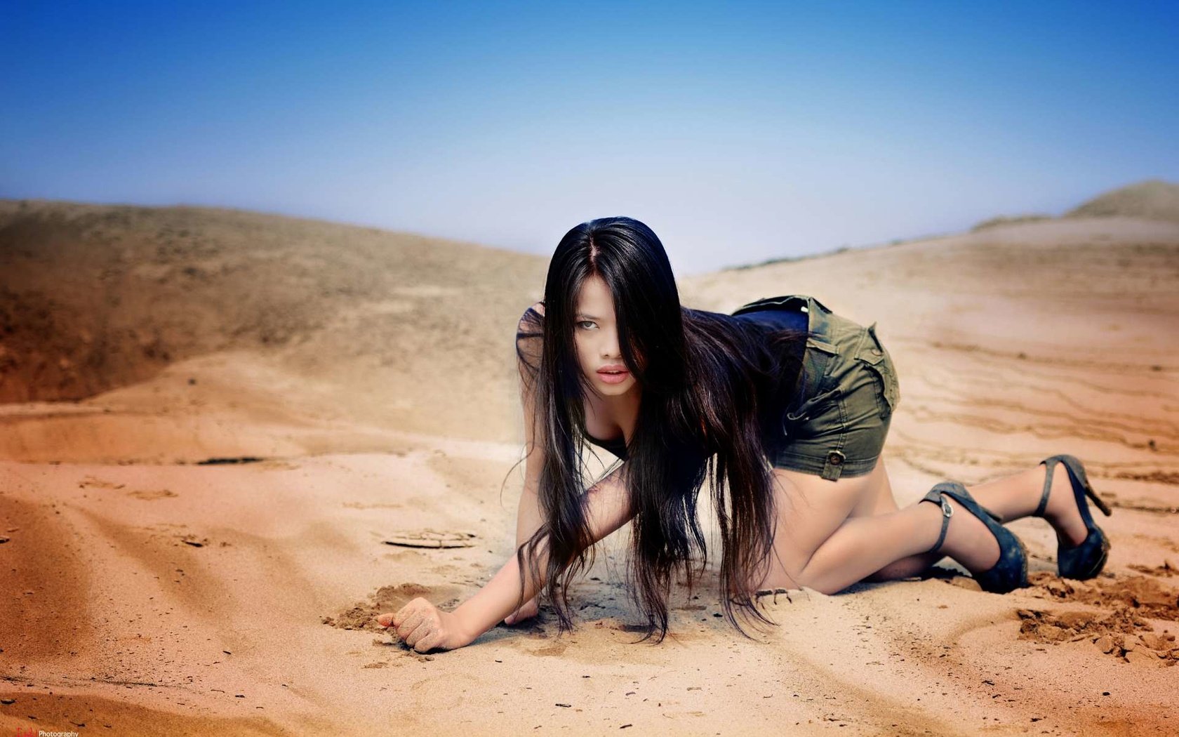 Обои брюнетка, пустыня, азиатка, brunette, desert, asian разрешение 1920x1200 Загрузить