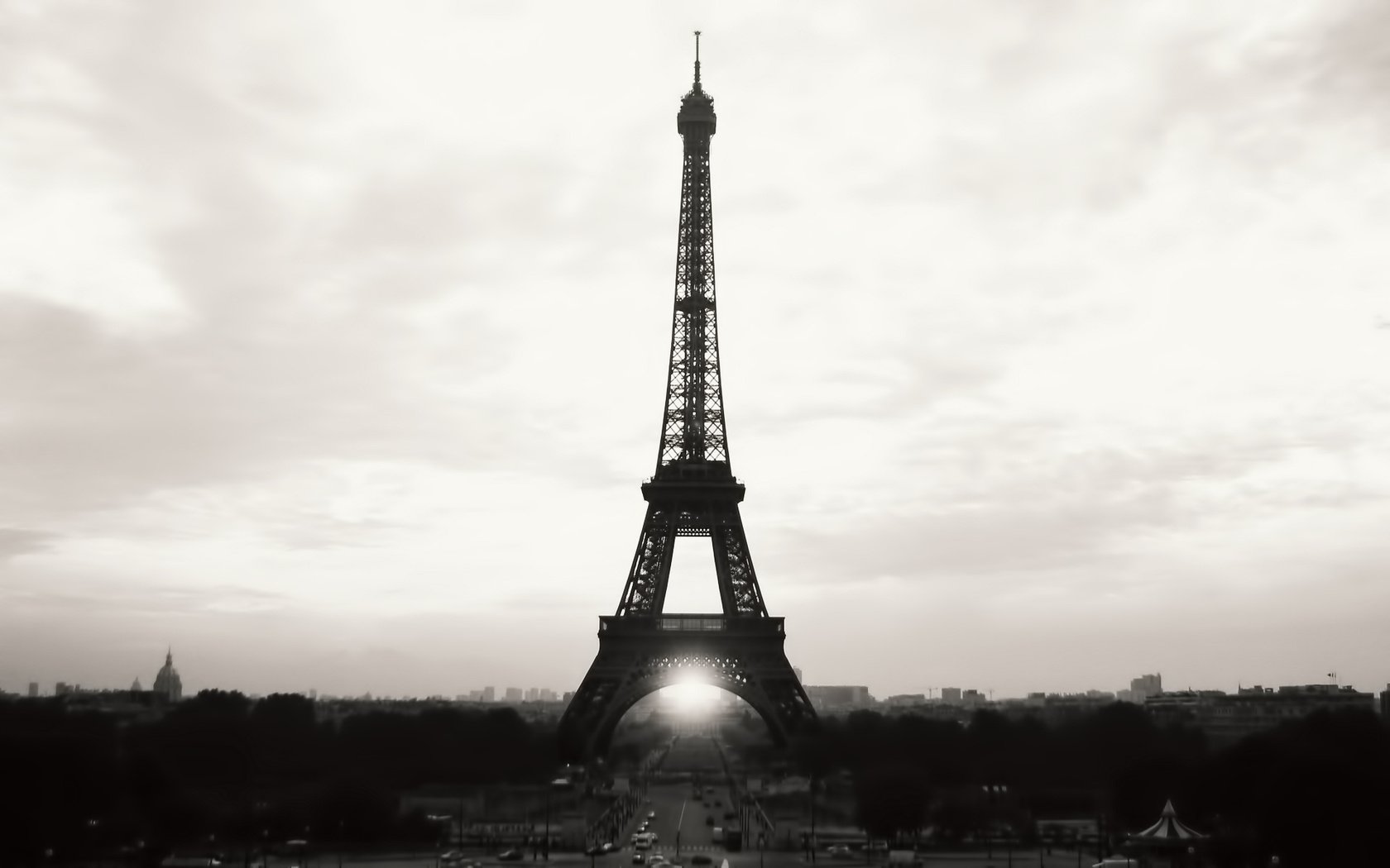 Обои фото, черно-белая, париж, эйфелева башня, photo, black and white, paris, eiffel tower разрешение 1920x1200 Загрузить