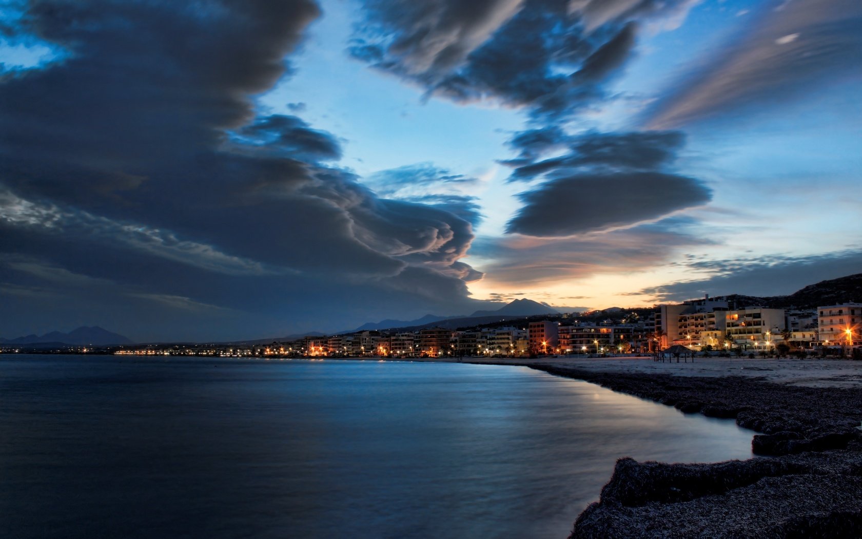 Обои небо, вечер, море, пляж, город, the sky, the evening, sea, beach, the city разрешение 3483x2323 Загрузить