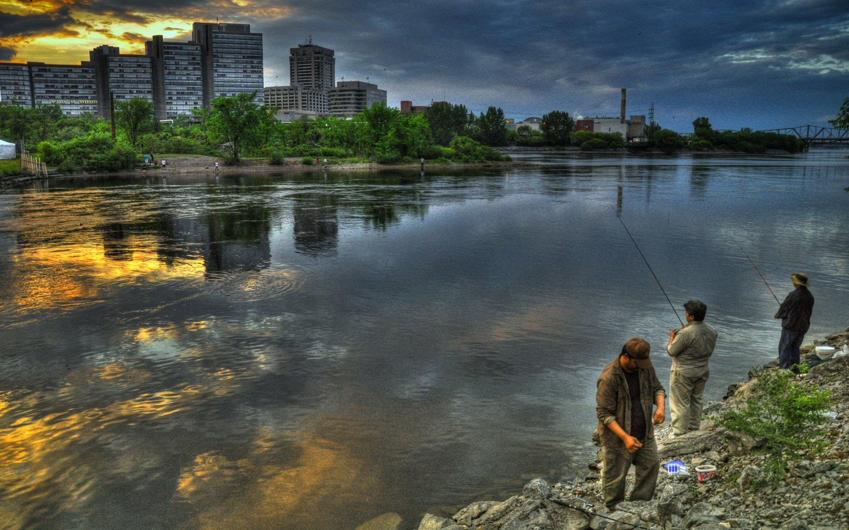 Обои река, город, рыбаки, river, the city, fishermen разрешение 4148x2755 Загрузить