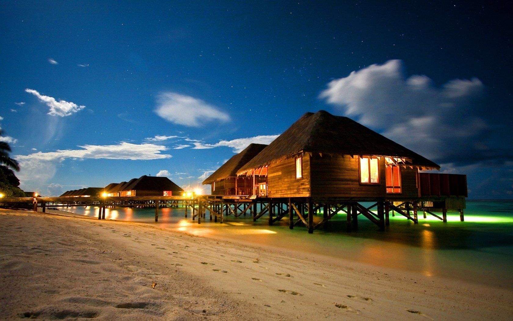 Обои вечер, песок, пляж, бунгало, тропики, the evening, sand, beach, bungalow, tropics разрешение 1920x1080 Загрузить