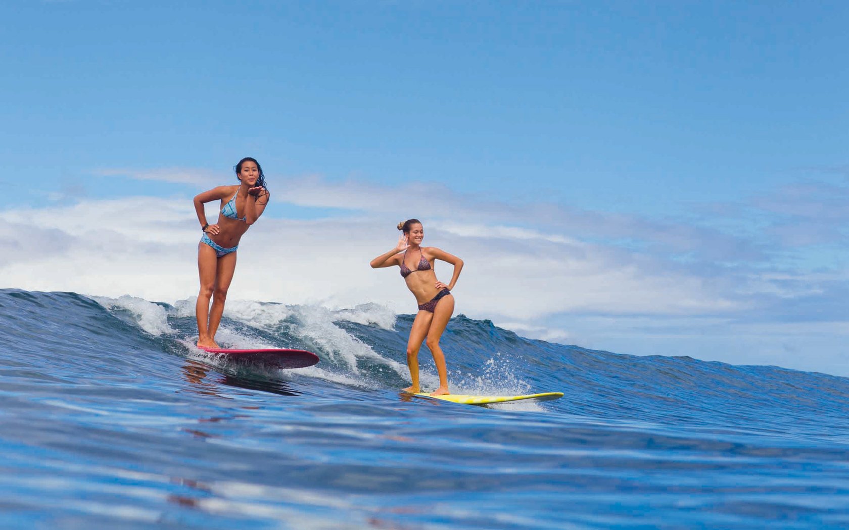 Обои девушки, серфинг, тропики, мальдивы, girls, surfing, tropics, the maldives разрешение 1920x1200 Загрузить