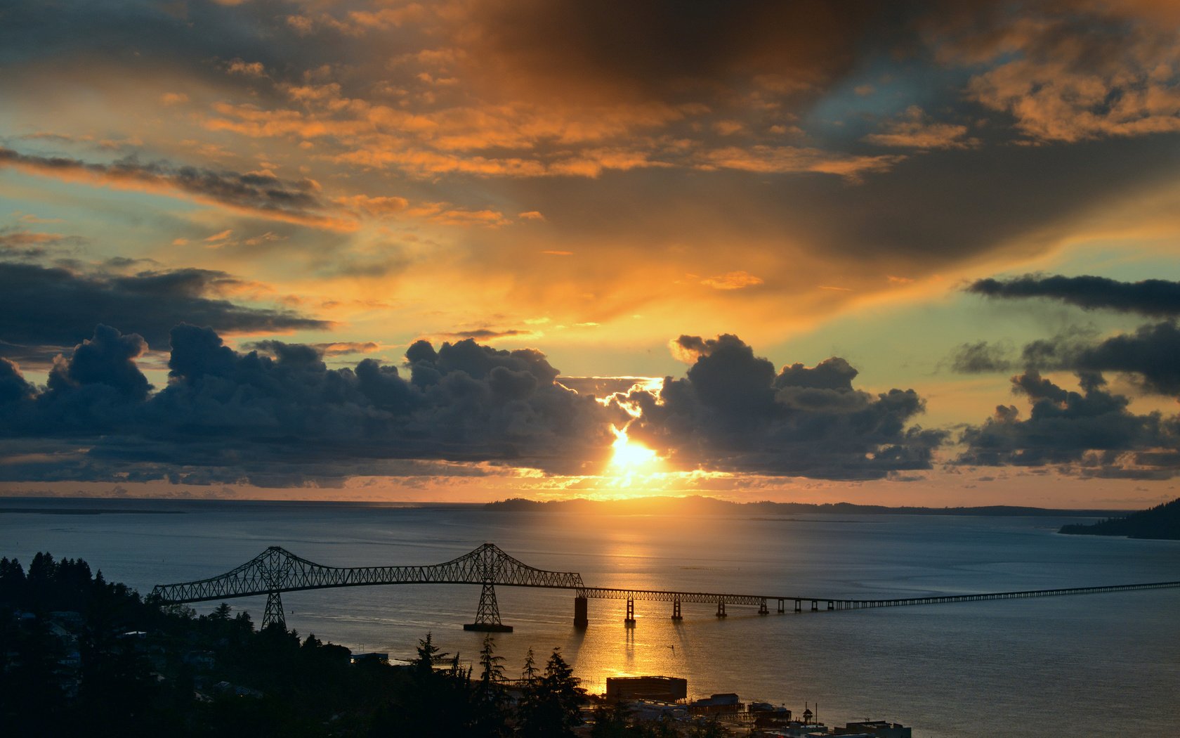 Обои облака, солнце, закат, мост, залив, clouds, the sun, sunset, bridge, bay разрешение 2048x1367 Загрузить