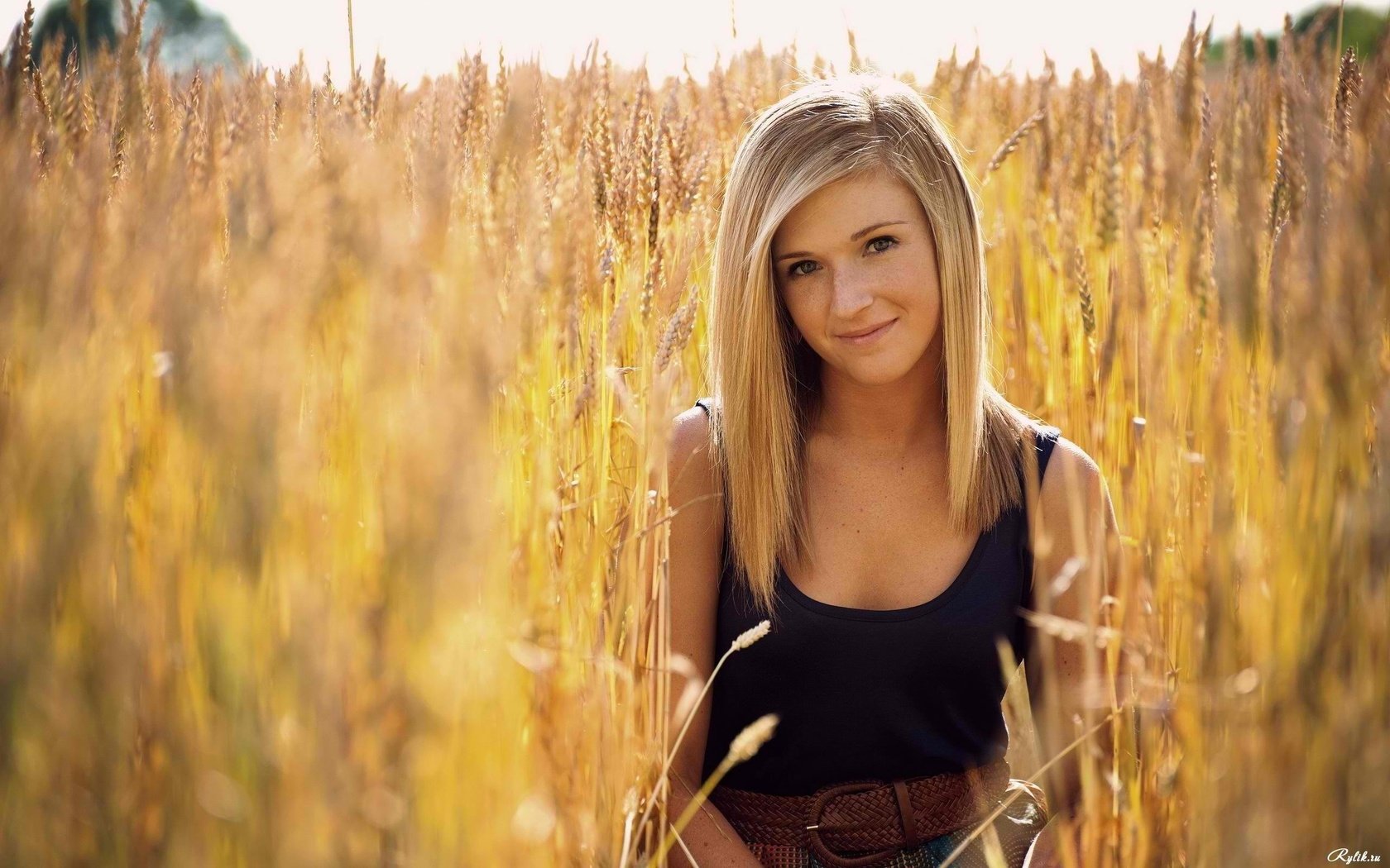 Обои трава, девушка, блондинка, поле, девушки, колосья, красивая, grass, girl, blonde, field, girls, ears, beautiful разрешение 2560x1600 Загрузить