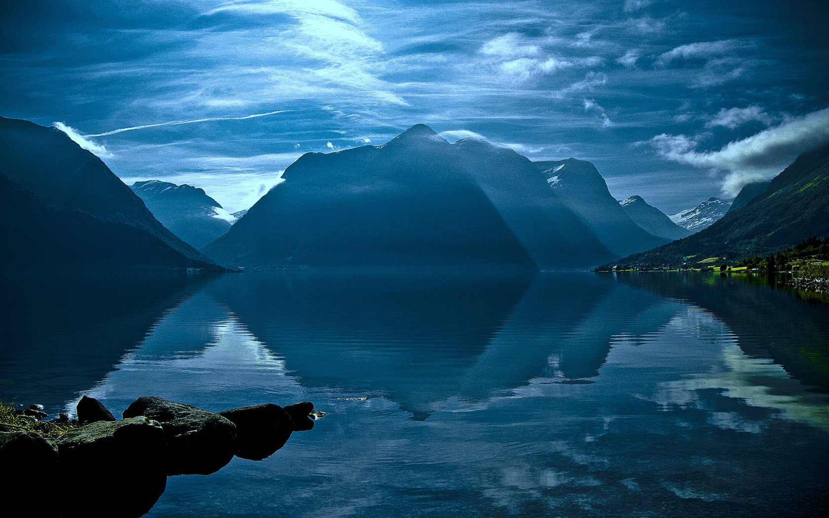 Обои небо, облака, озеро, горы, the sky, clouds, lake, mountains разрешение 1920x1200 Загрузить