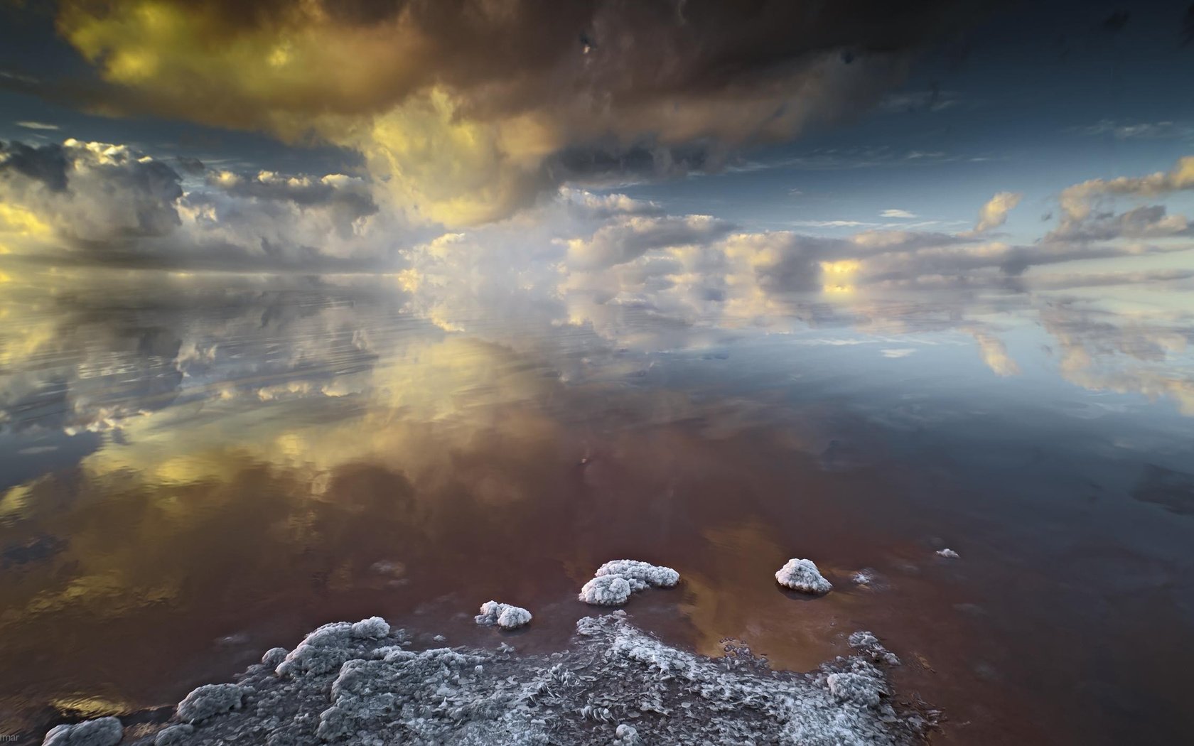 Обои облака, озеро, оьражение, clouds, lake, otragenie разрешение 2500x1406 Загрузить