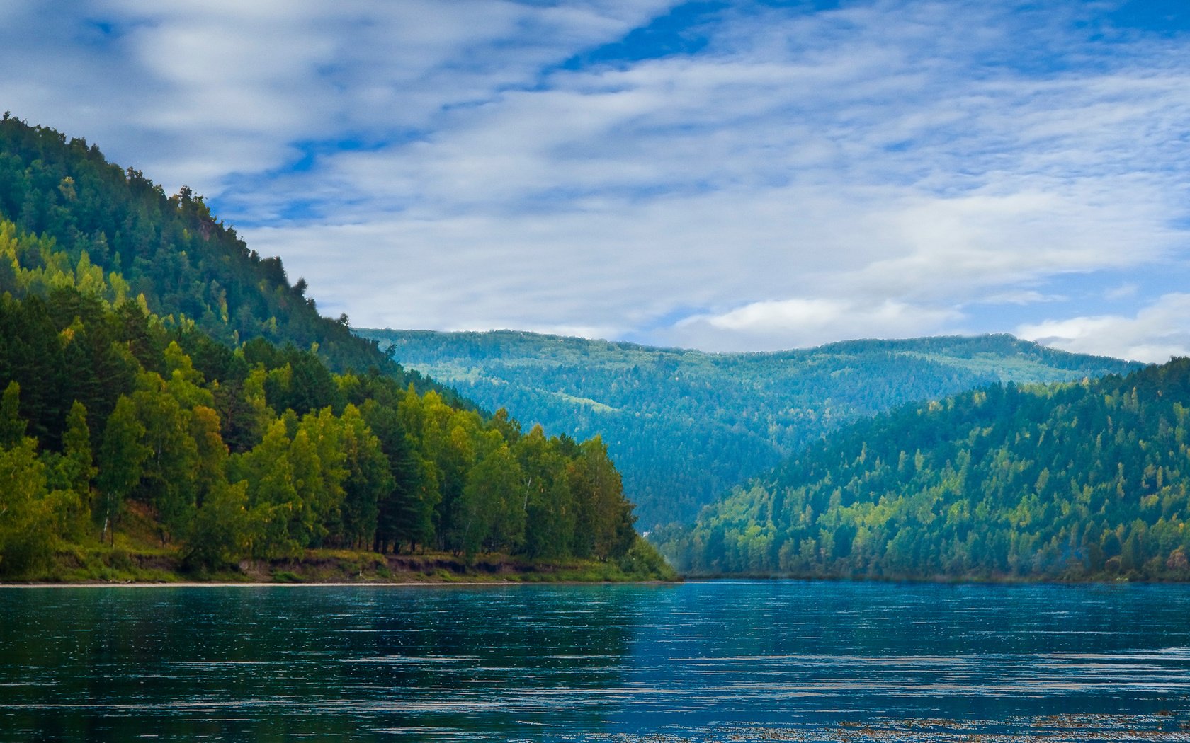 Обои горы, зеленые, река в горных, массивах, отражение. в реке, mountains, green, river in the mountain, arrays, reflection. in the river разрешение 1920x1080 Загрузить