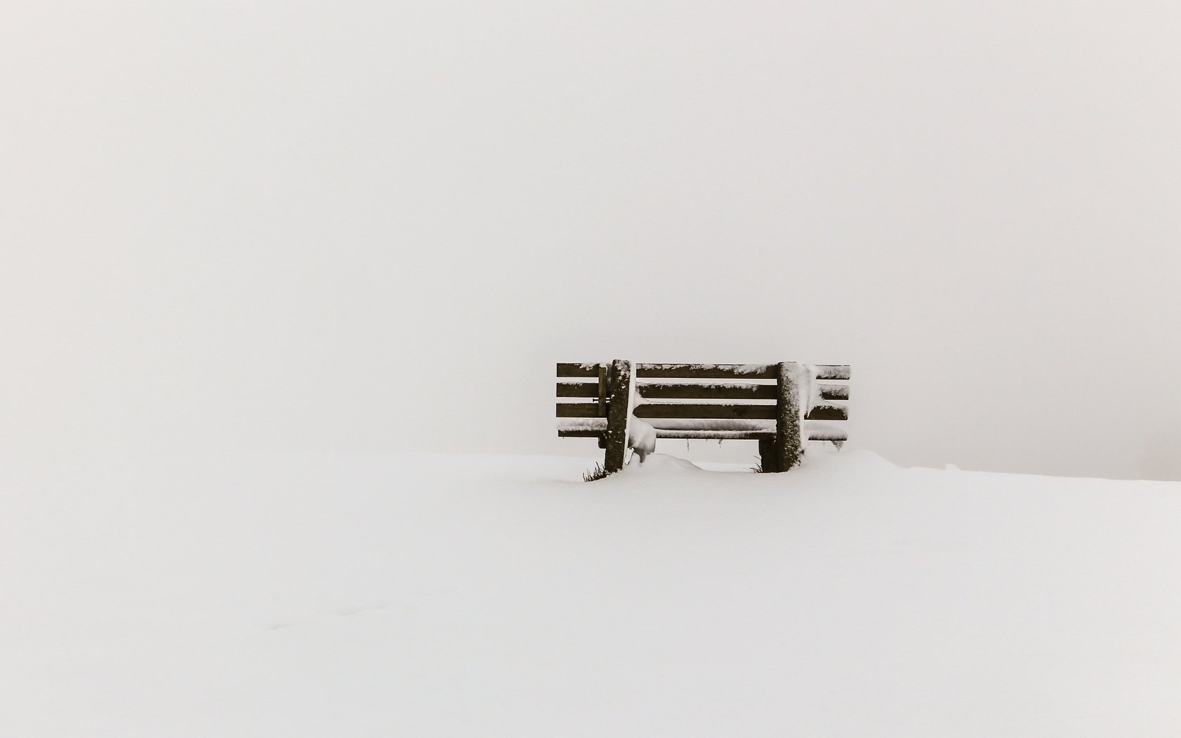Обои снег, минимализм, скамья, snow, minimalism, bench разрешение 2560x1600 Загрузить