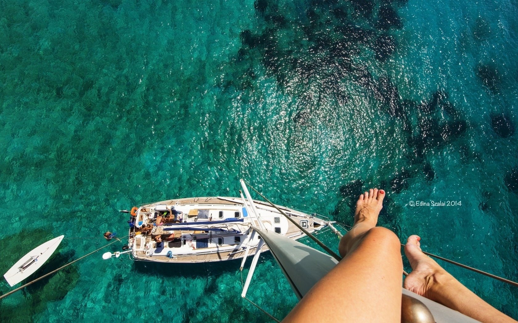 Обои фото, море, лето, высота, яхта, ножки, photo, sea, summer, height, yacht, legs разрешение 2048x1367 Загрузить