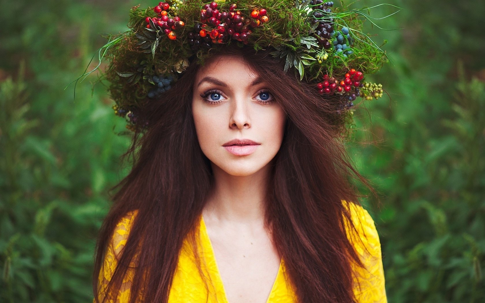 Обои портрет, лето, ягоды, венок, мария, portrait, summer, berries, wreath, maria разрешение 2048x1392 Загрузить