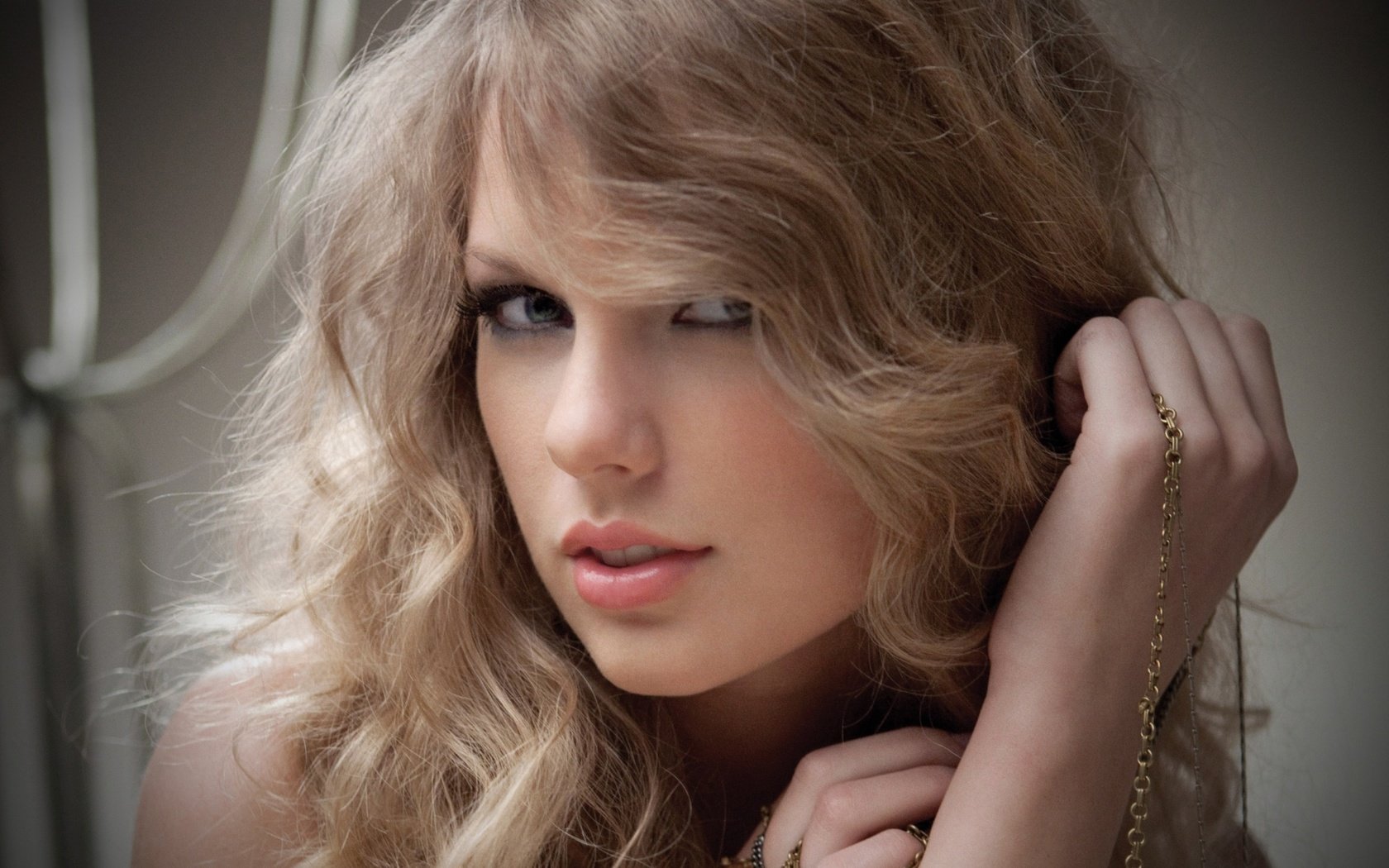 Обои блондинка, взгляд, лицо, певица, тейлор свифт, blonde, look, face, singer, taylor swift разрешение 1920x1200 Загрузить