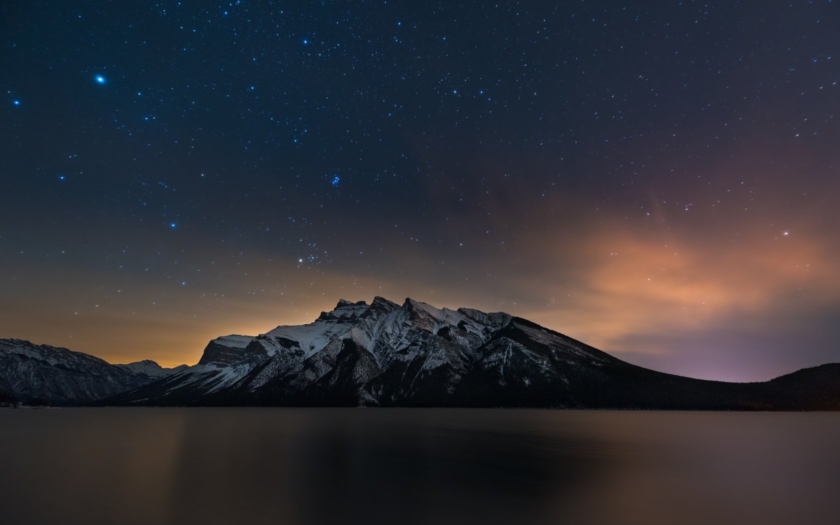 Обои небо, свет, озеро, горы, отражение, звезды, зеркало, the sky, light, lake, mountains, reflection, stars, mirror разрешение 2048x1314 Загрузить