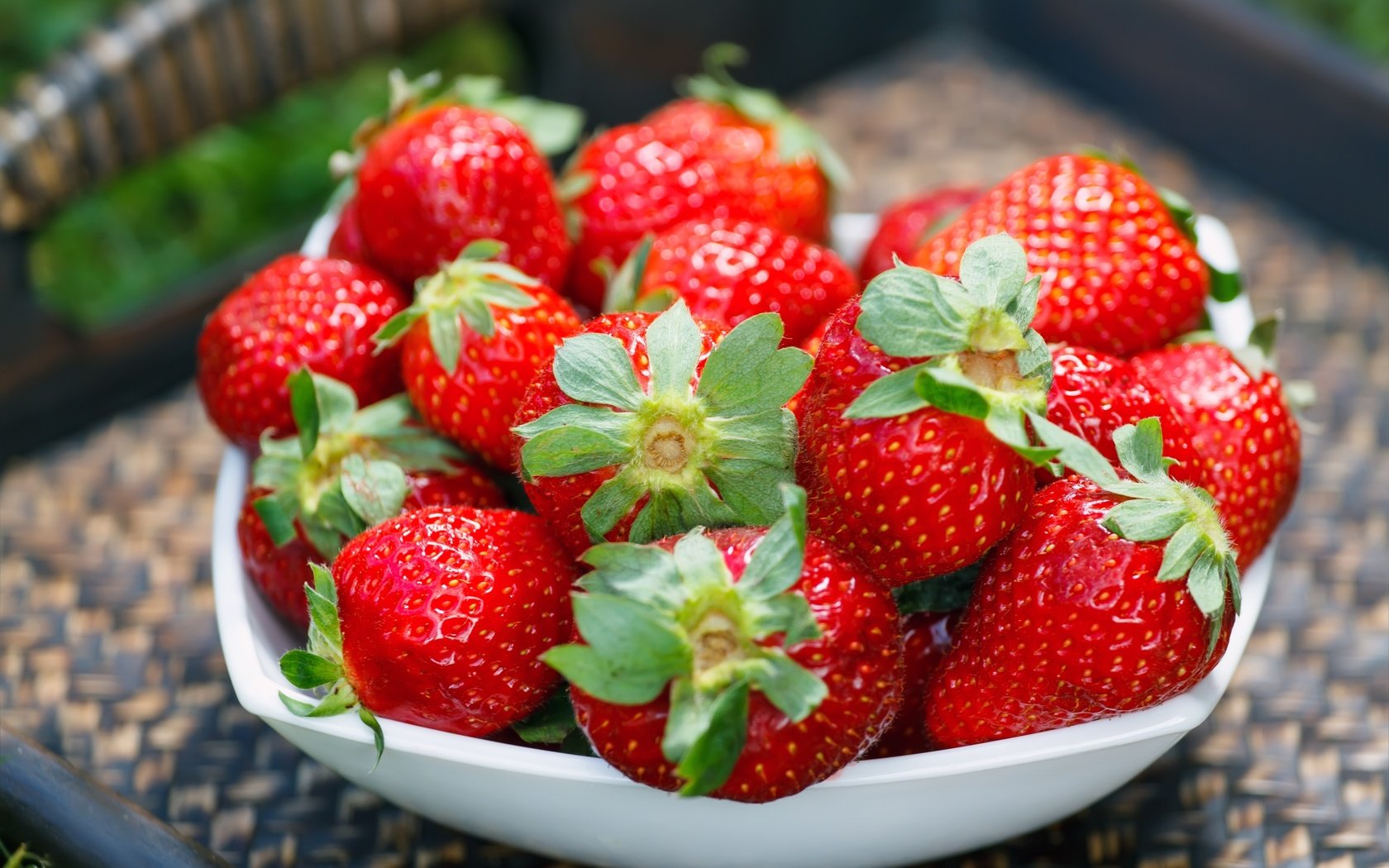 Обои клубника, красные, ягоды, тарелка, strawberry, red, berries, plate разрешение 4510x3007 Загрузить