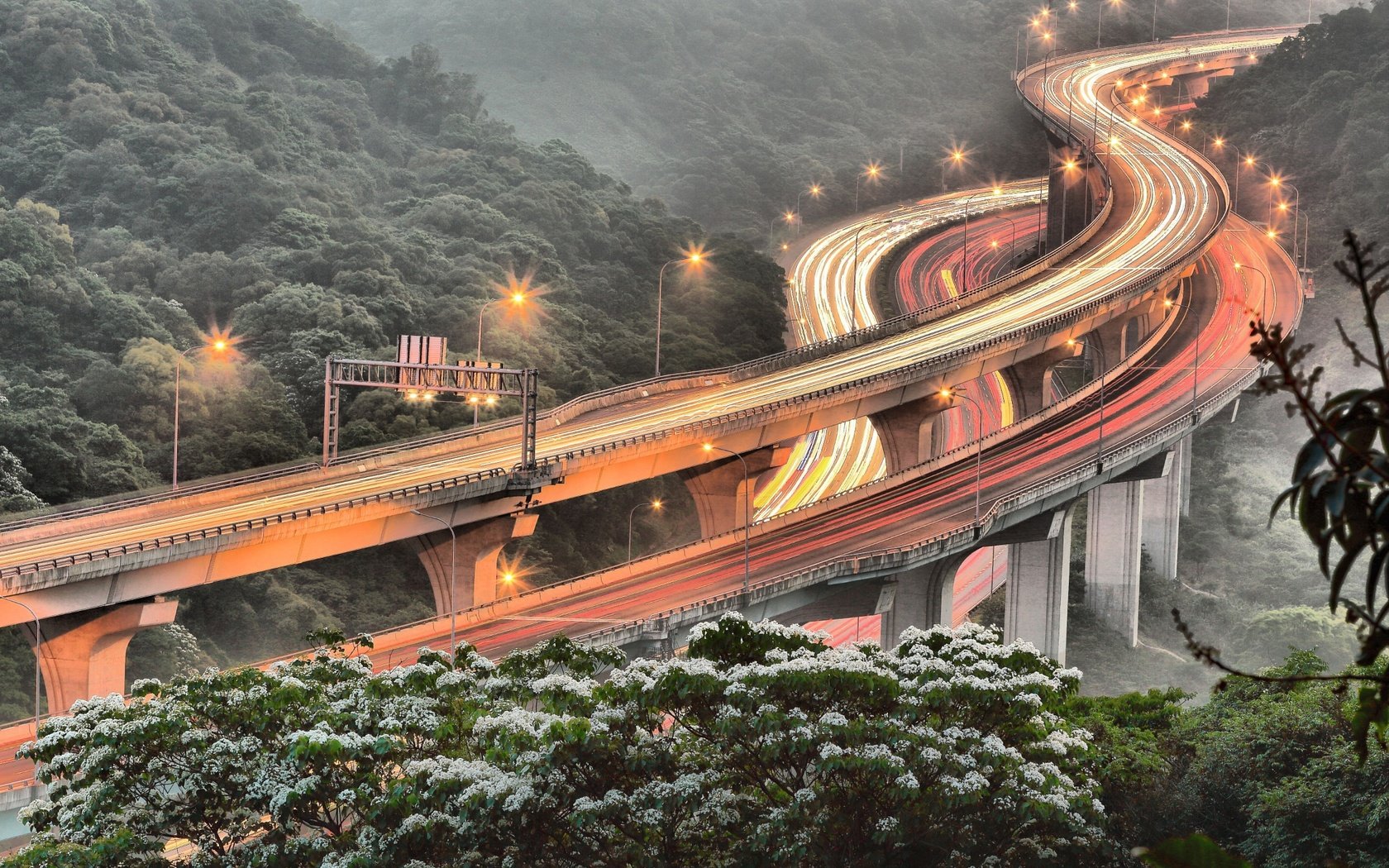 Обои свет, дорога, огни, весна, тайвань, выдержка, хайвей, david chen, light, road, lights, spring, taiwan, excerpt, highway разрешение 2048x1365 Загрузить