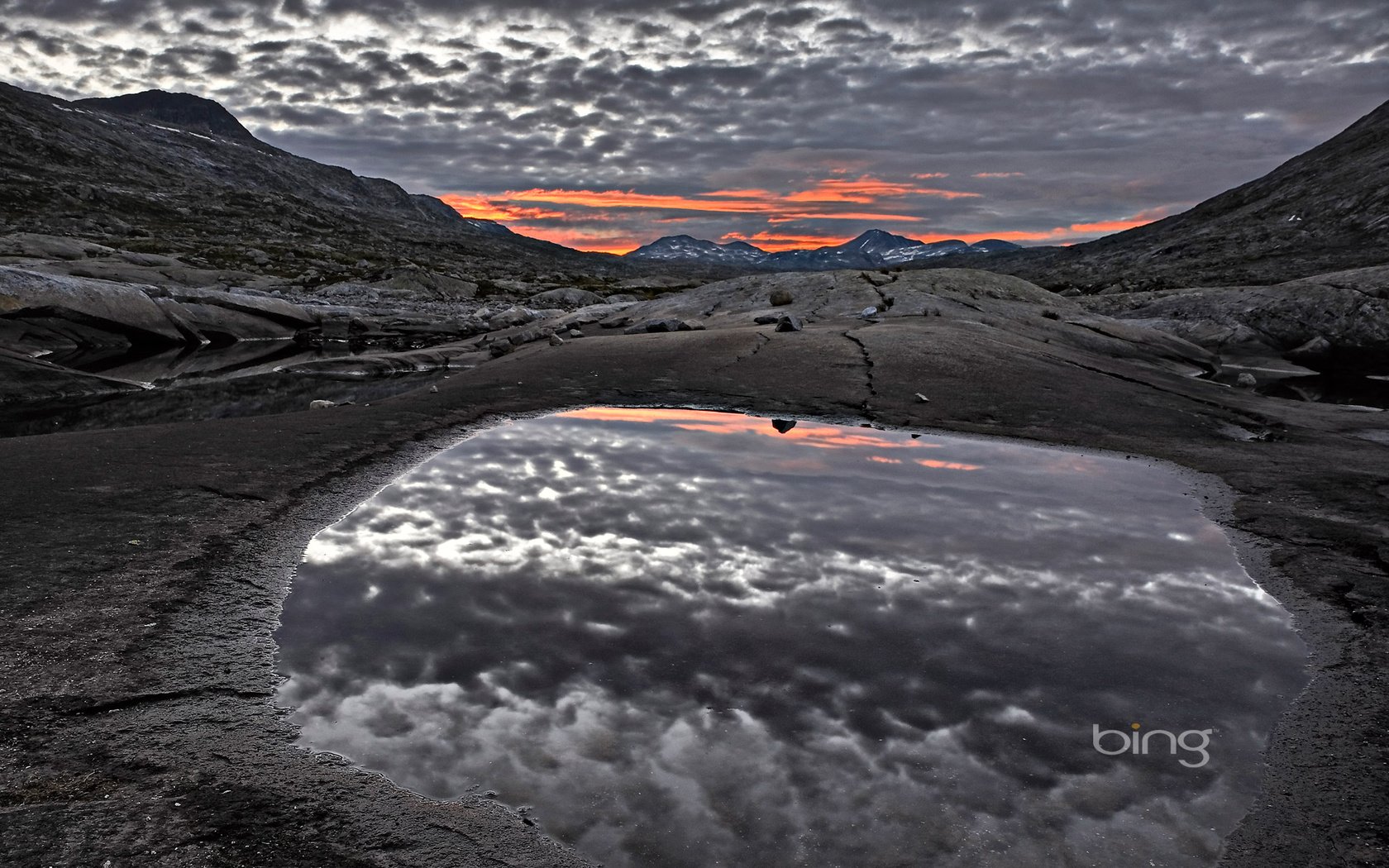 Обои небо, облака, озеро, горы, закат, норвегия, норвегии, jotunheimen national park, the sky, clouds, lake, mountains, sunset, norway разрешение 1920x1200 Загрузить