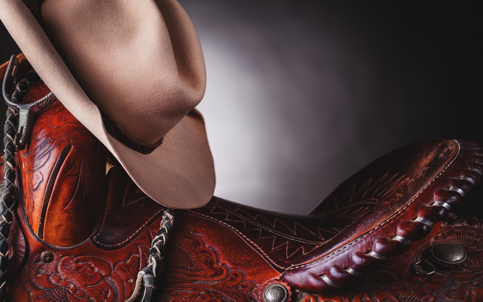 Обои стиль, макро, кожа, шляпа, вестерн, седло, style, macro, leather, hat, western, saddle разрешение 1920x1280 Загрузить