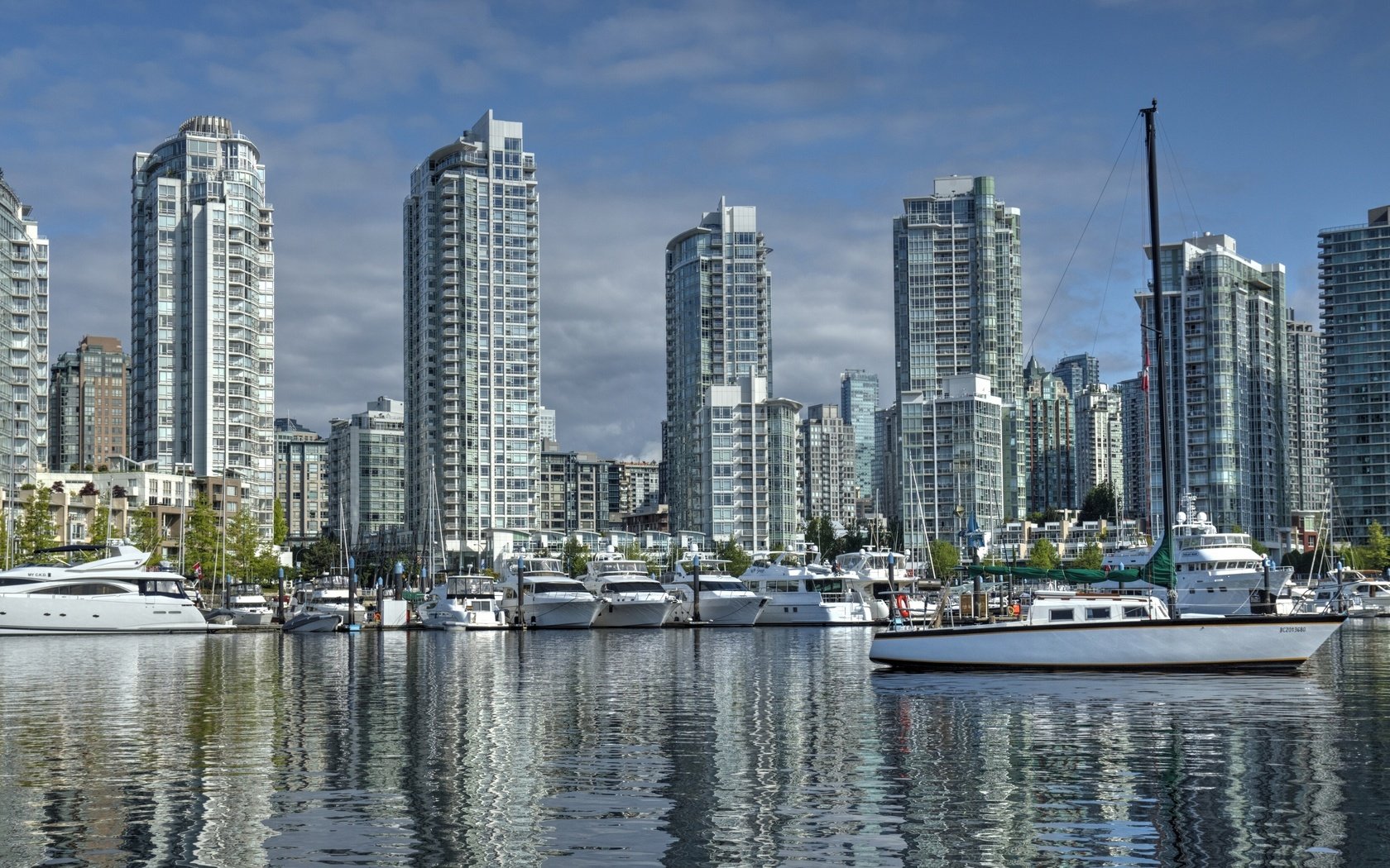 Обои яхты, false creek, yaletown, набережная, ванкувер, здания, канада, порт, катера, британская колумбия, yachts, promenade, vancouver, building, canada, port, boats, british columbia разрешение 3600x2081 Загрузить