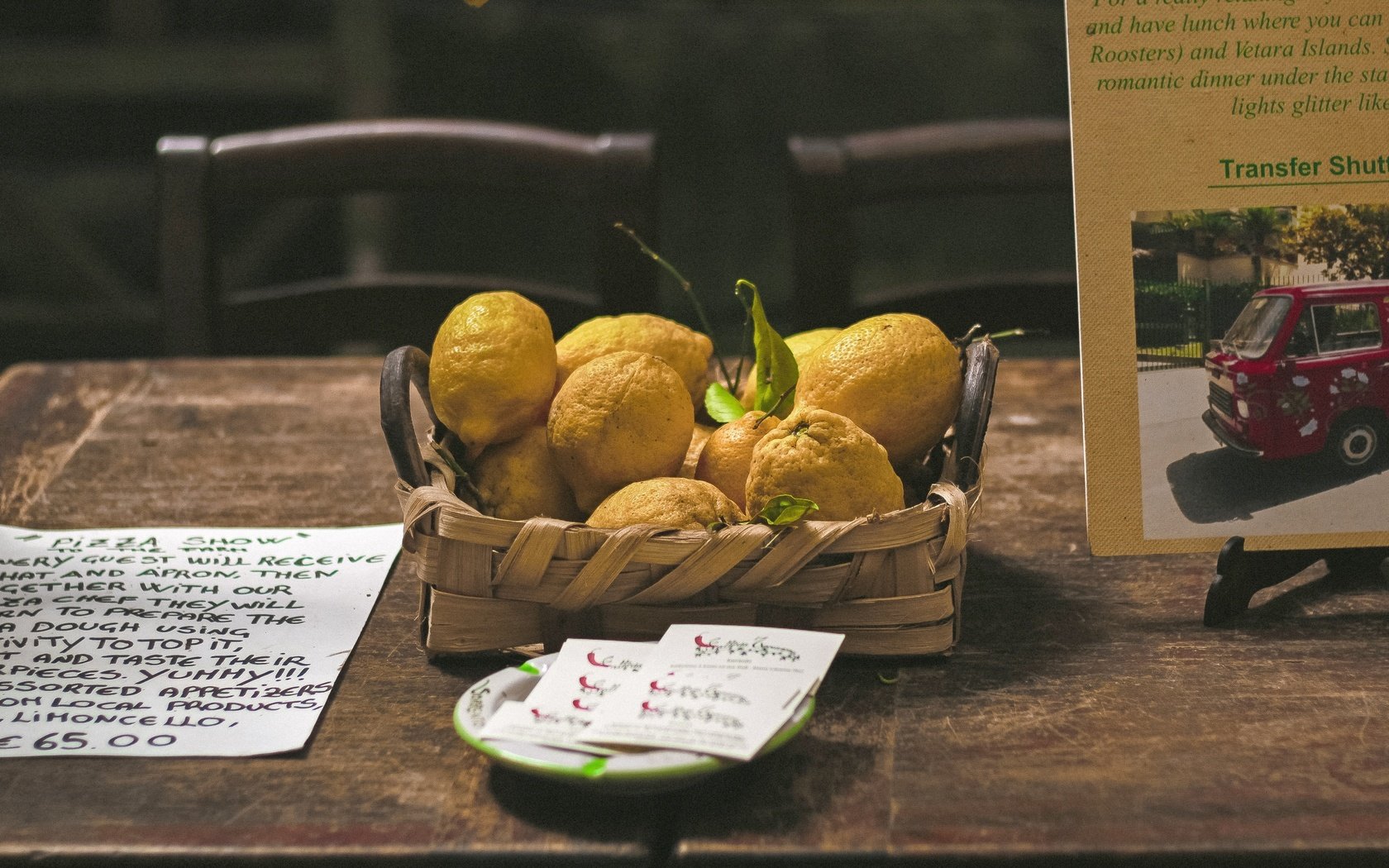 Обои фрукты, стол, натюрморт, лимоны, цитрусы, записи, fruit, table, still life, lemons, citrus, records разрешение 2880x1920 Загрузить