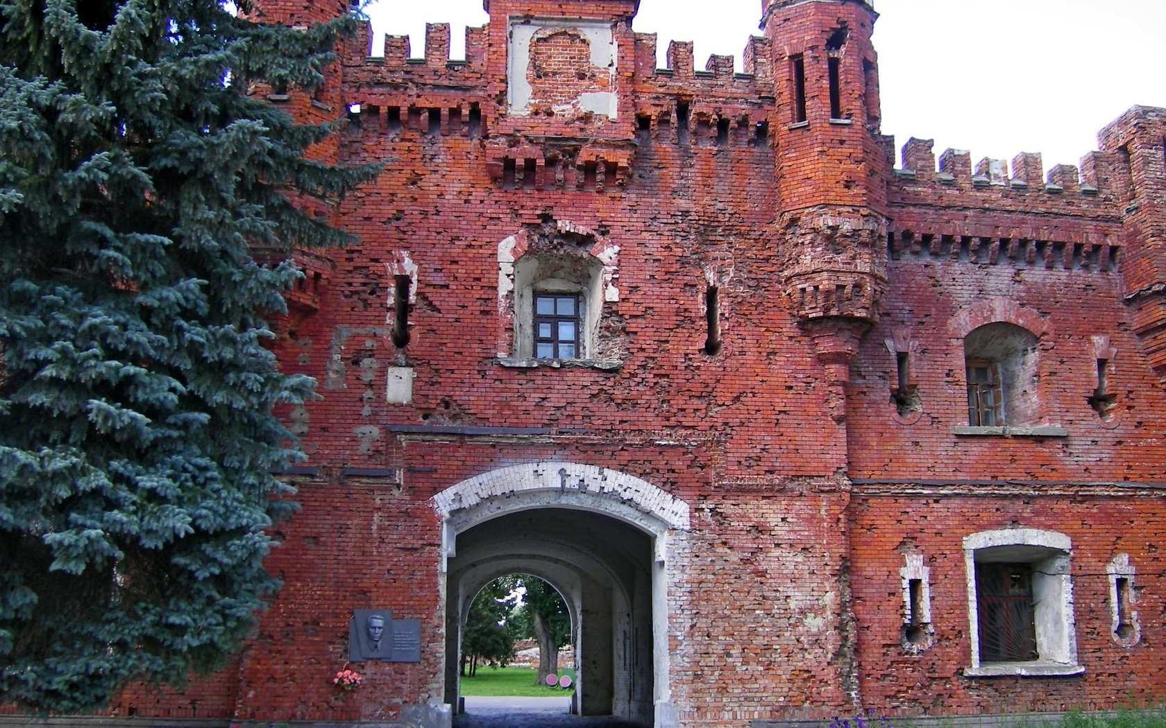 Обои город, ворота, крепость, брестская, брест, белоруссия, the city, gate, fortress, brest, belarus разрешение 2304x1728 Загрузить