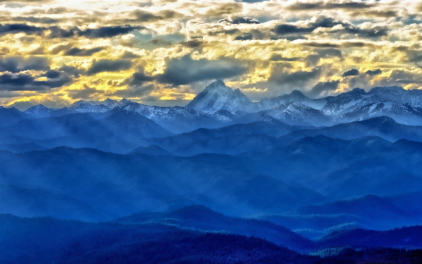 Обои облака, горы, вид, пик, гряда, clouds, mountains, view, peak, ridge разрешение 1920x1300 Загрузить