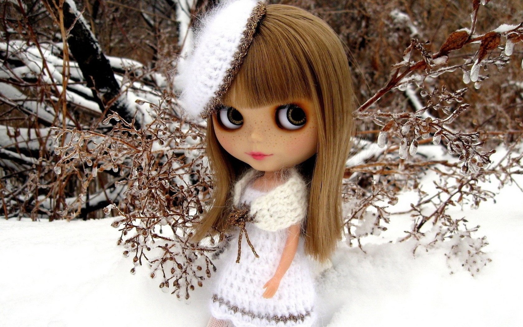 Обои глаза, снег, зима, большие, веснушки, куклы, 3д, eyes, snow, winter, large, freckles, doll, 3d разрешение 1920x1080 Загрузить