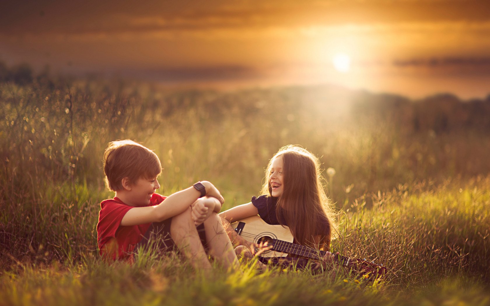 Обои трава, смех, природа, улыбка, гитара, музыка, дети, девочка, мальчик, grass, laughter, nature, smile, guitar, music, children, girl, boy разрешение 2048x1606 Загрузить