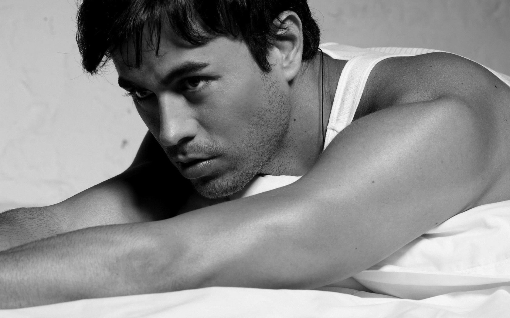 Обои певец, энрике иглесиас, singer, enrique iglesias разрешение 2880x1800 Загрузить