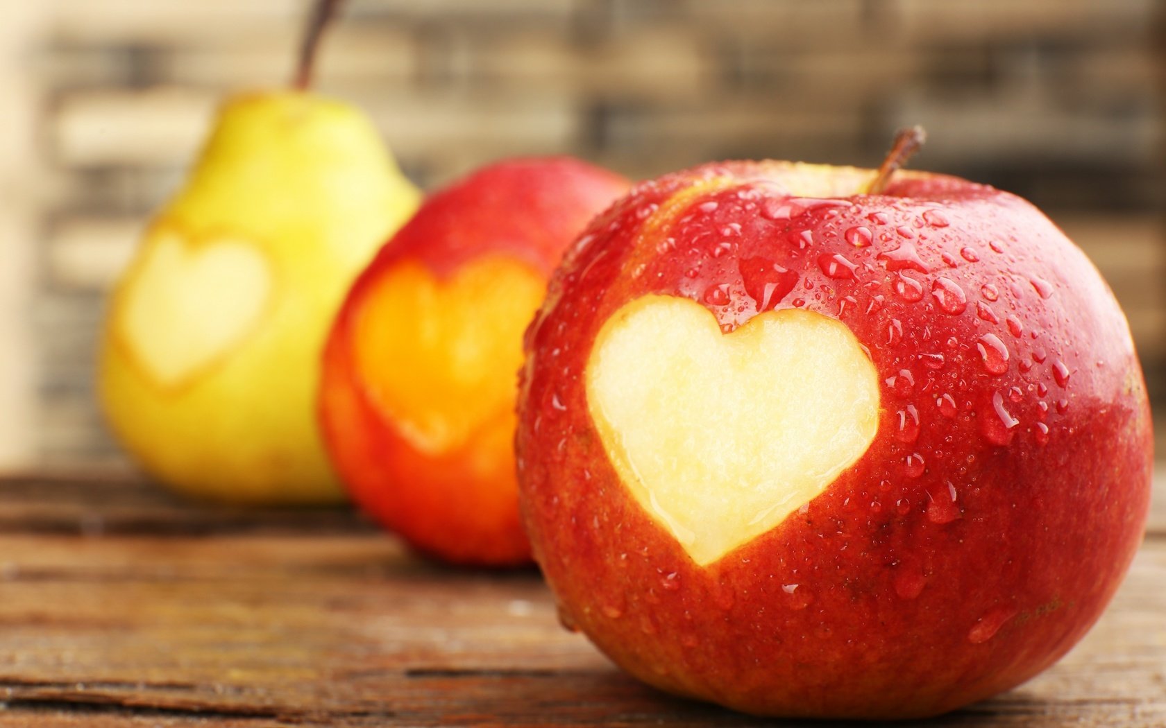 Обои капли, сердечко, фрукты, яблоки, сердце, груши, drops, heart, fruit, apples, pear разрешение 2880x2050 Загрузить