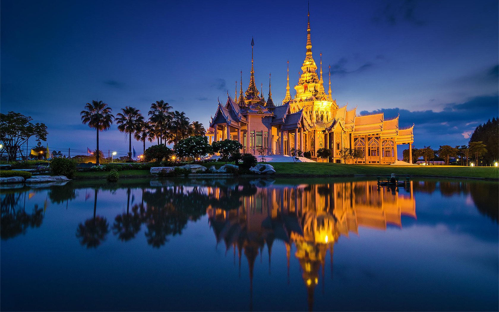 Обои ночь, отражение, тайланд, дворец, night, reflection, thailand, palace разрешение 1920x1200 Загрузить