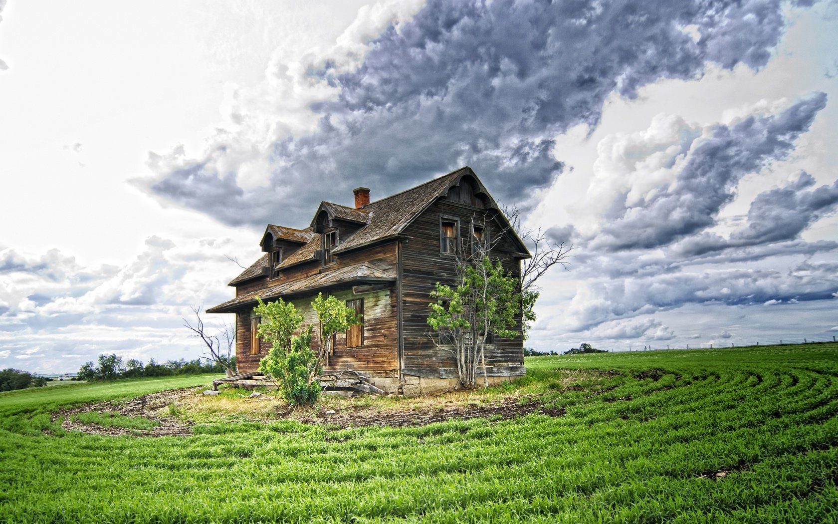 Обои небо, облака, пейзаж, поле, старый заброшенный дом, the sky, clouds, landscape, field, old abandoned house разрешение 2880x2120 Загрузить