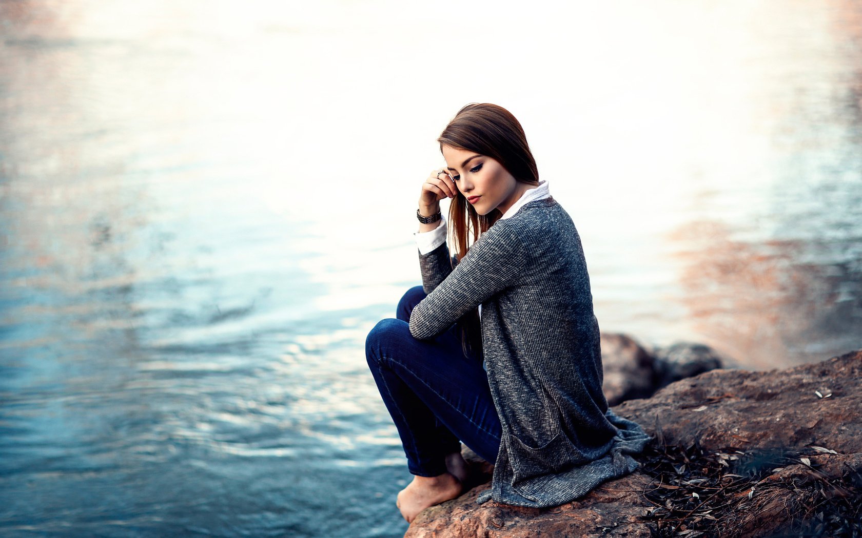 Обои вода, девушка, камень, босая, time to think, алессандро ди чикко, water, girl, stone, barefoot, alessandro di cicco разрешение 2048x1365 Загрузить