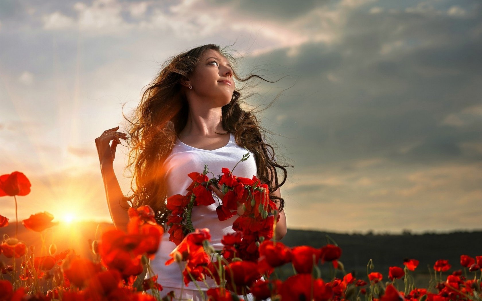 Обои цветы, природа, девушка, модель, солнечный свет, flowers, nature, girl, model, sunlight разрешение 1920x1200 Загрузить