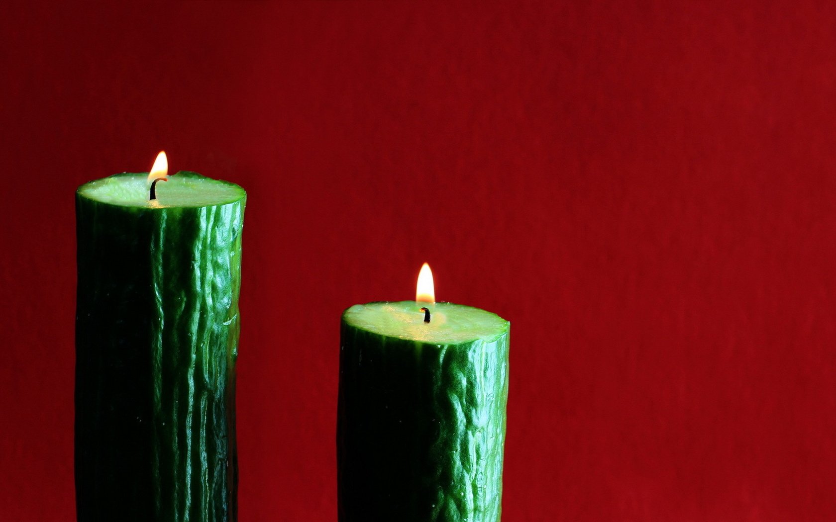 Обои свечи, фон, огурцы, candles, background, cucumbers разрешение 1920x1080 Загрузить