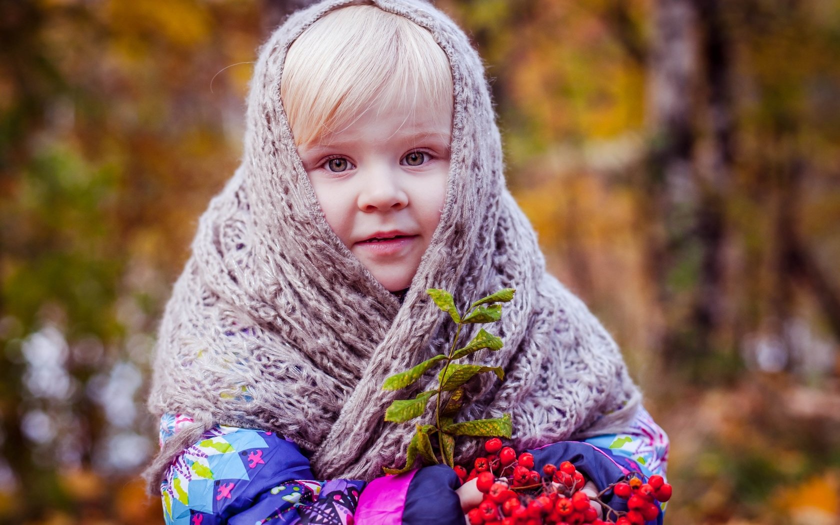 Обои девочка, ребенок, платок, girl, child, shawl разрешение 3000x2000 Загрузить