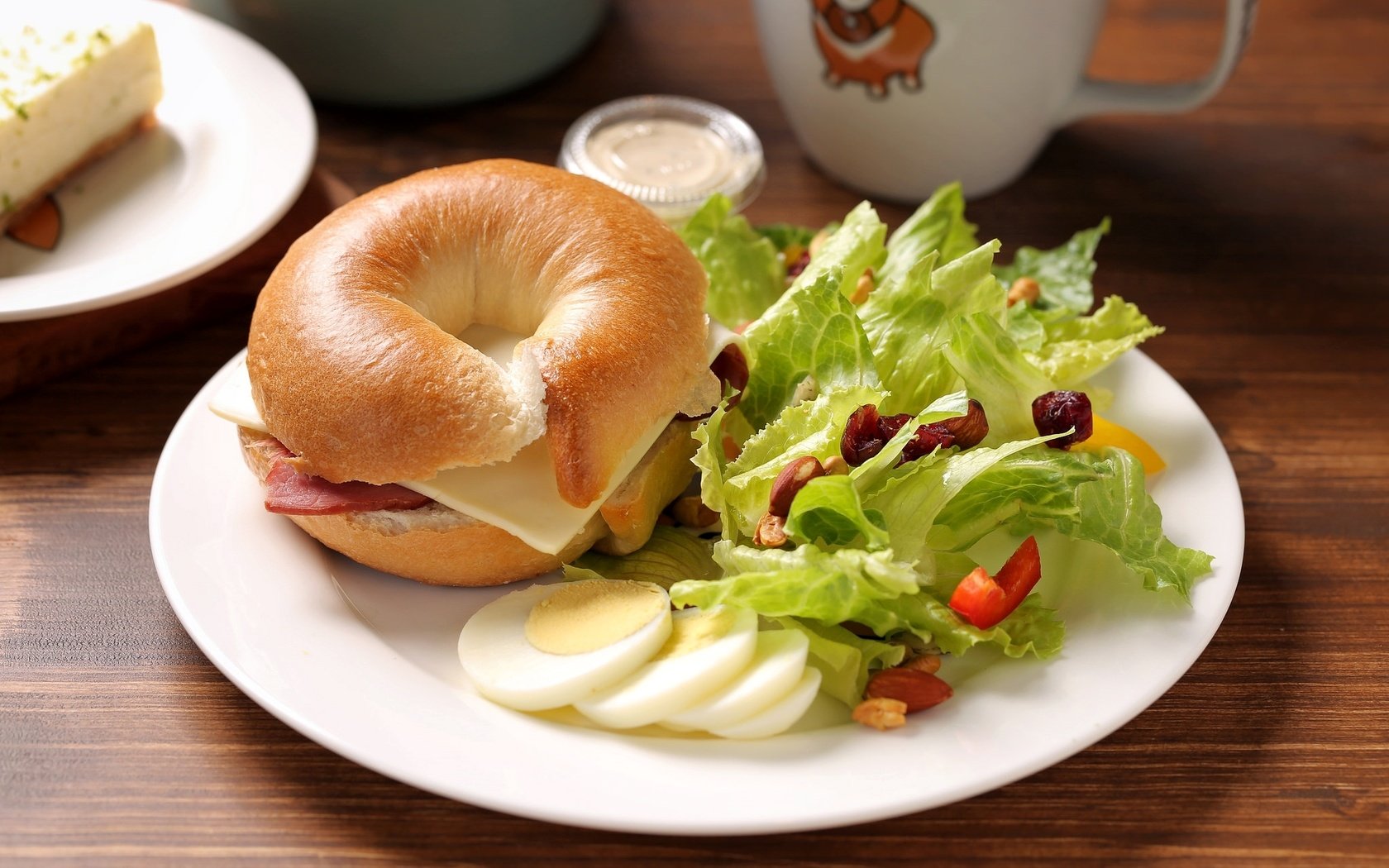Обои бутерброд, завтрак, яйцо, салат, булка, бейгл, sandwich, breakfast, egg, salad, roll, bagel разрешение 2048x1327 Загрузить