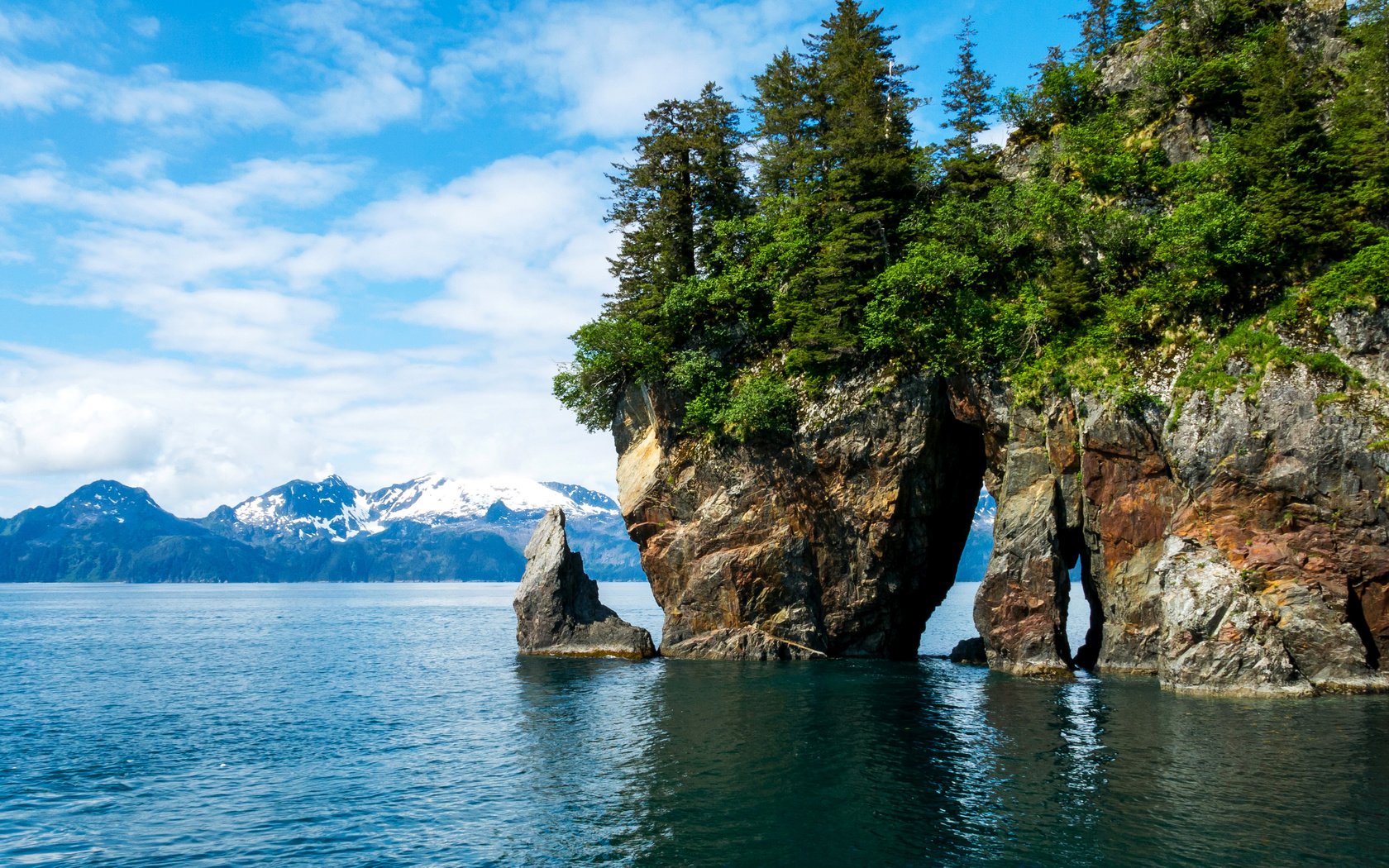 Обои деревья, kenai fjords national park, кенай-фьордс, горы, скалы, камни, берег, сша, аляска, фьорды, trees, kenai fjords, mountains, rocks, stones, shore, usa, alaska, fjords разрешение 3004x2000 Загрузить