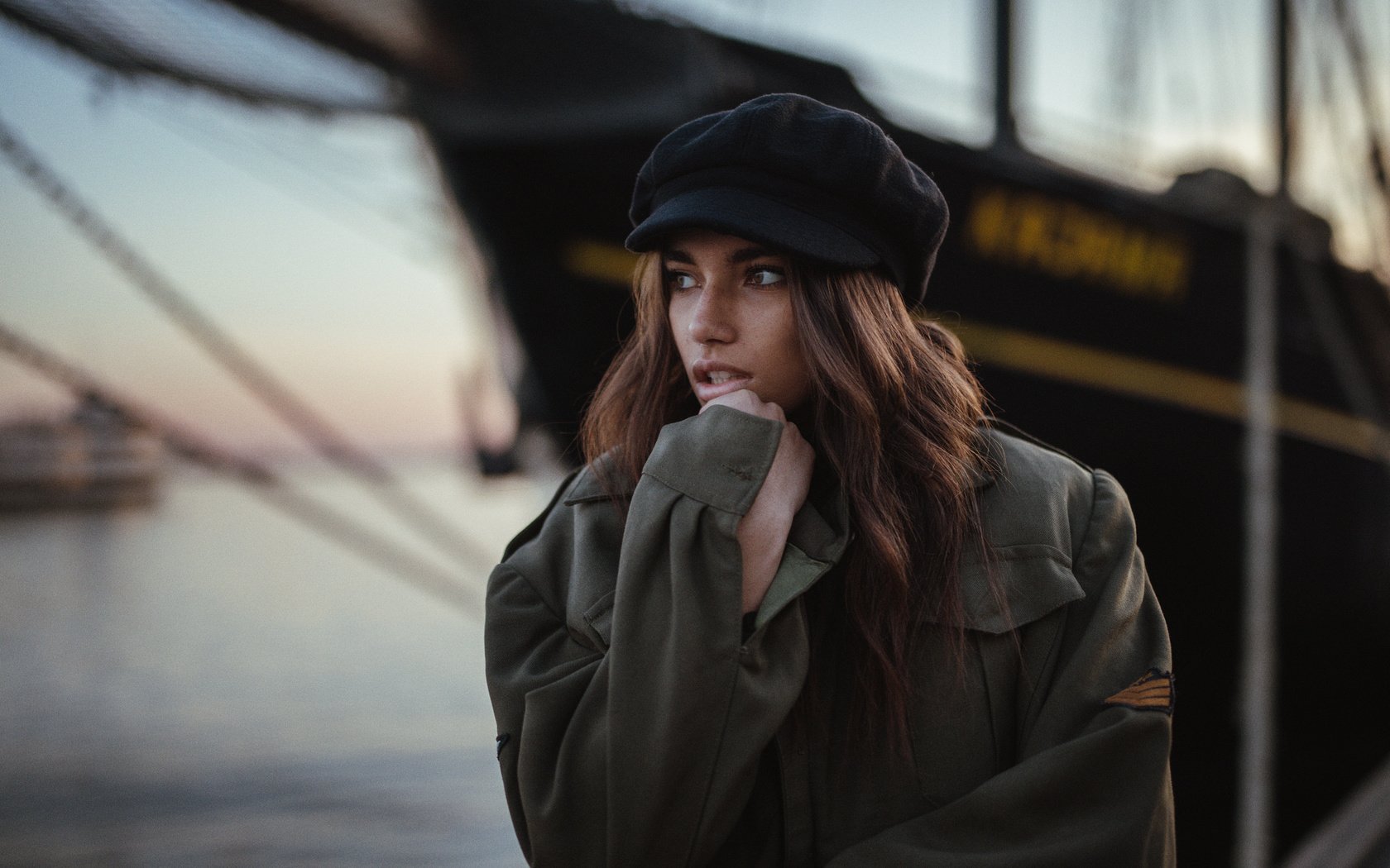 Обои девушка, фон, волосы, лицо, шапка, arianna, girl, background, hair, face, hat разрешение 2048x1365 Загрузить