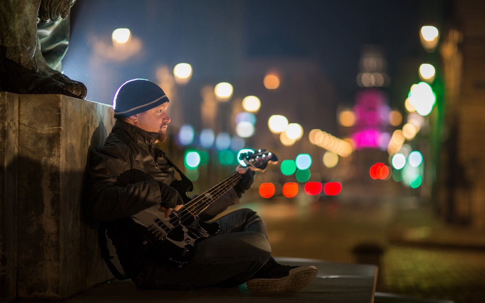 Обои гитара, человек, улица, guitar, people, street разрешение 2047x1317 Загрузить