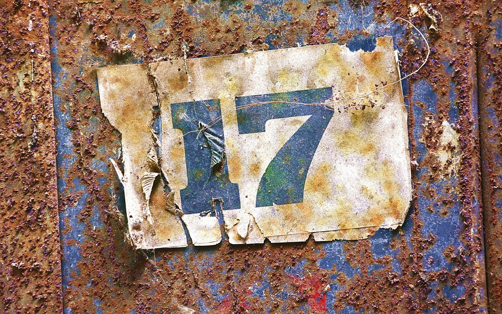 Обои металл, фон, цифры, ржавчина, номер, 17, metal, background, figures, rust, room разрешение 2048x1365 Загрузить