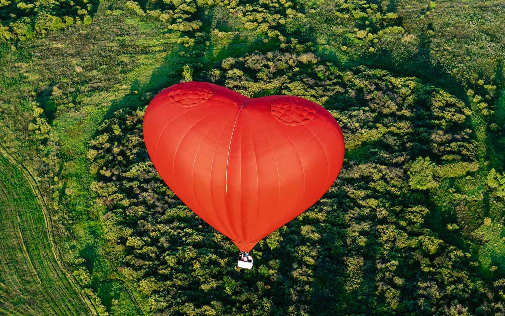 Обои пейзаж, полет, сердце, корзина, воздушный шар, landscape, flight, heart, basket, balloon разрешение 1920x1080 Загрузить