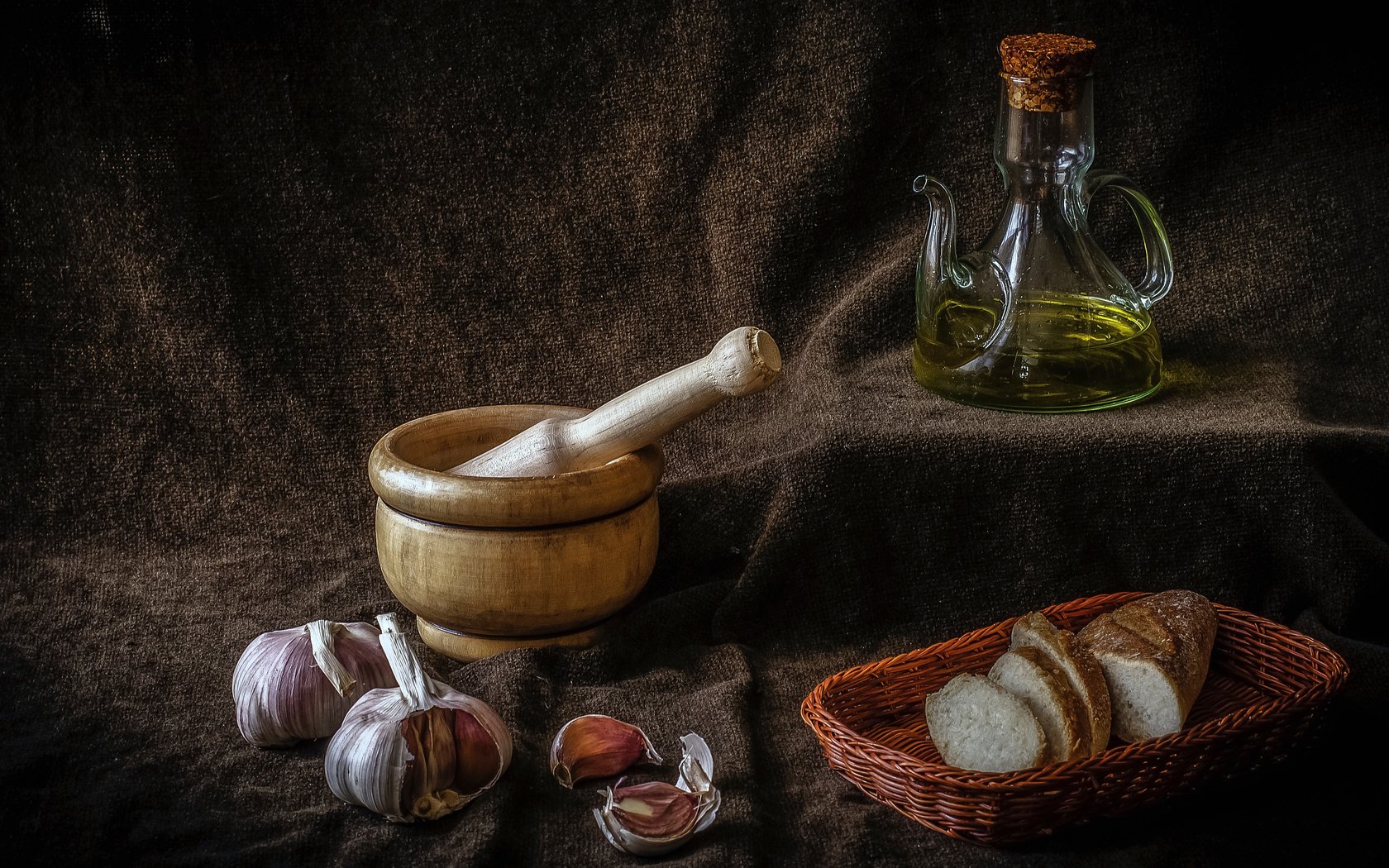 Обои масло, хлеб, корзинка, натюрморт, чеснок, oil, bread, basket, still life, garlic разрешение 4340x2783 Загрузить