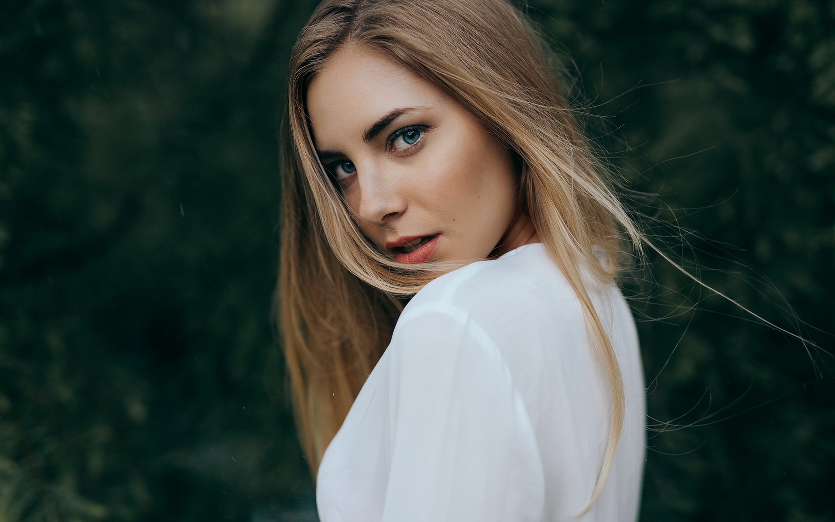 Обои девушка, фон, блондинка, взгляд, модель, лицо, girl, background, blonde, look, model, face разрешение 2048x1365 Загрузить