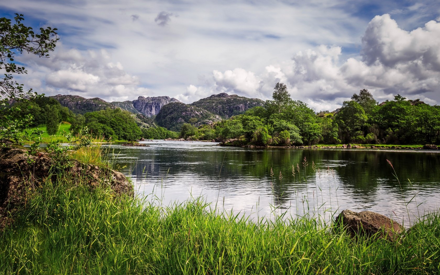 Обои трава, облака, озеро, горы, природа, пейзаж, норвегия, egersund, grass, clouds, lake, mountains, nature, landscape, norway разрешение 2880x1732 Загрузить