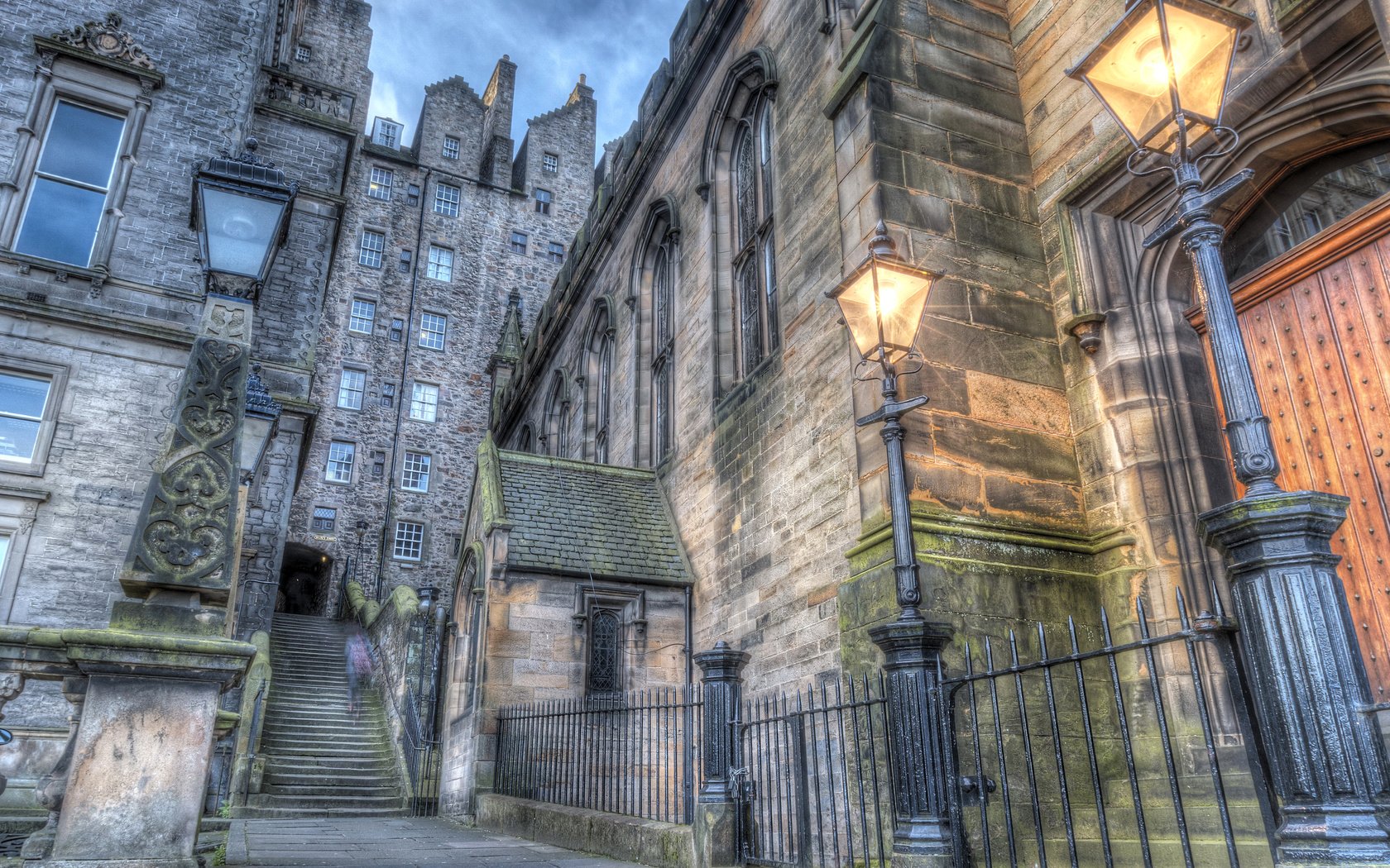 Обои фонари, лестница, домики, шотландия, hdr, эдинбург, lights, ladder, houses, scotland, edinburgh разрешение 3750x2892 Загрузить